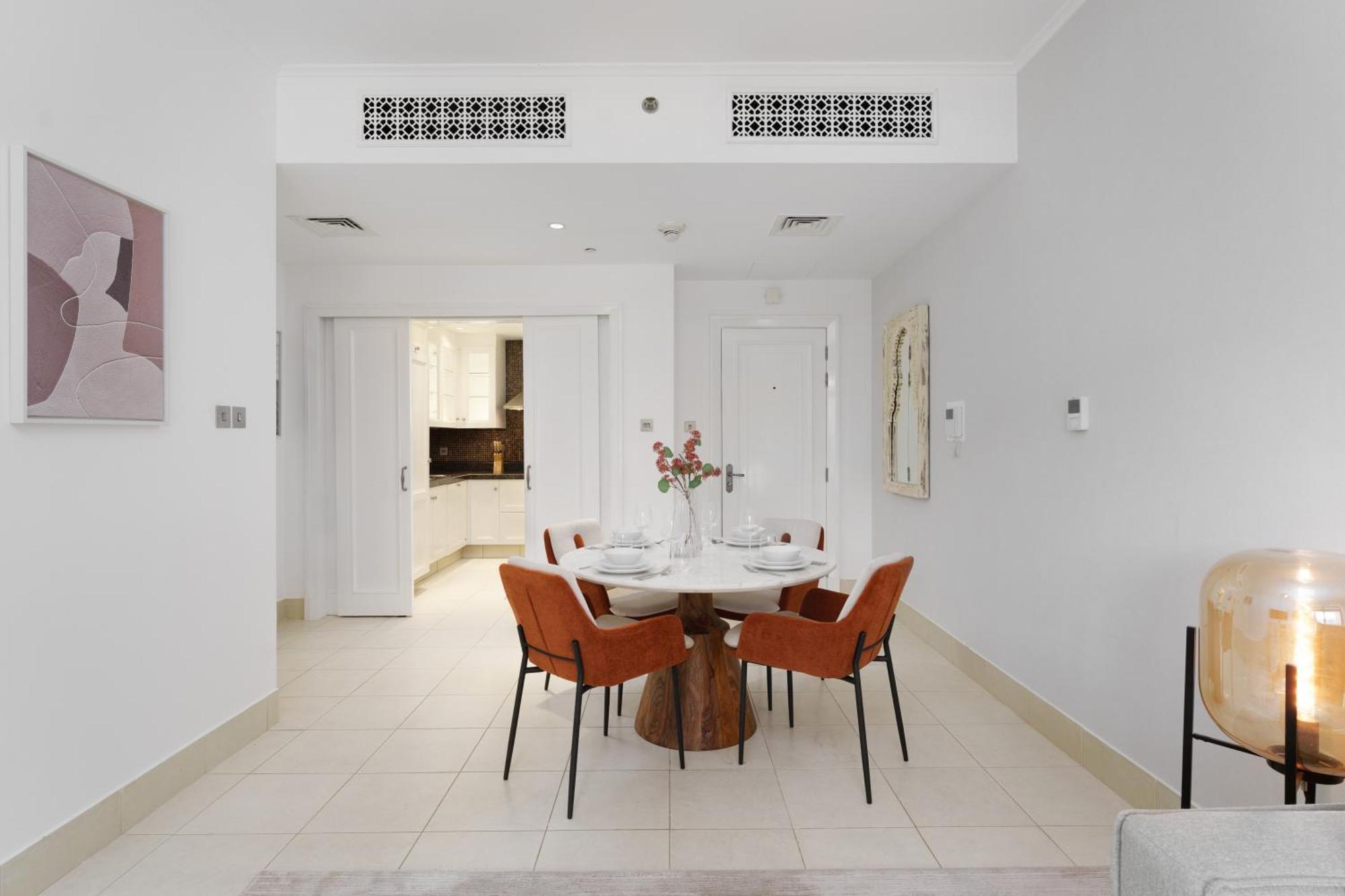 Apartment Living Chic 1 Bedroom *