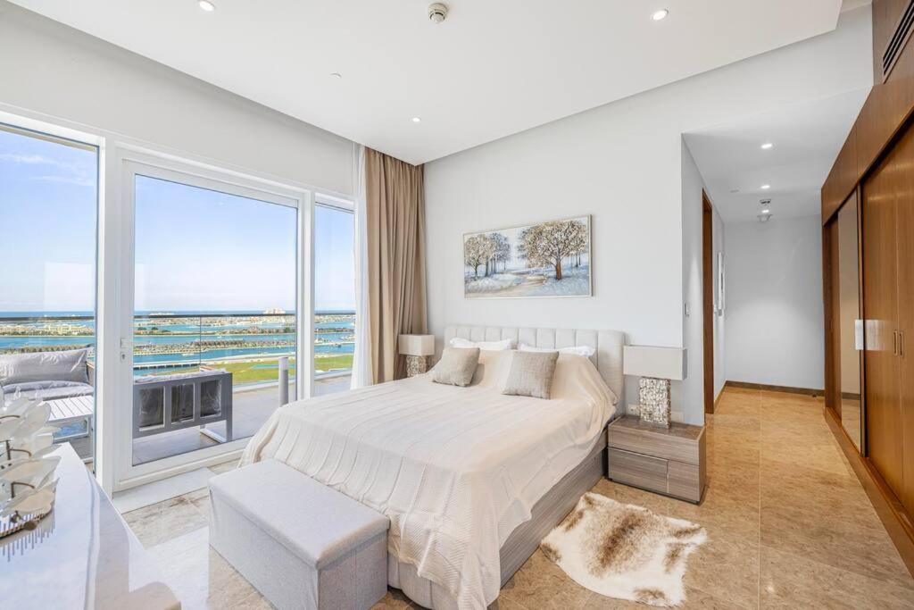 Apartment Private Beach - 4br - 8 Sleep - Pool - 180 Grades Sea & Ain View - Huge Balcony - Parking - Prime Location Dubai