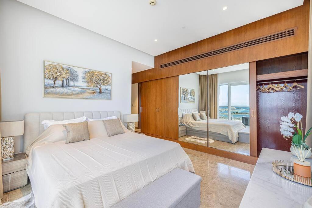 Private Beach - 4br - 8 Sleep - Pool - 180 Grades Sea & Ain View - Huge Balcony - Parking - Prime Location * Dubai
