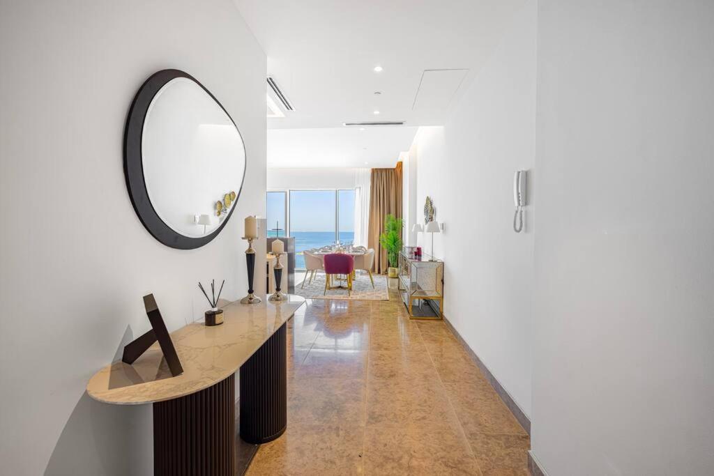 Private Beach - 4br - 8 Sleep - Pool - 180 Grades Sea & Ain View - Huge Balcony - Parking - Prime Location *
