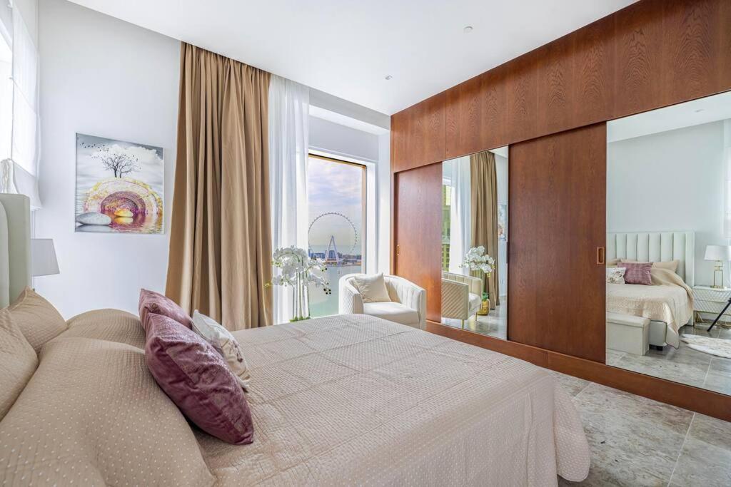 Private Beach - 4br - 8 Sleep - Pool - 180 Grades Sea & Ain View - Huge Balcony - Parking - Prime Location * Dubai