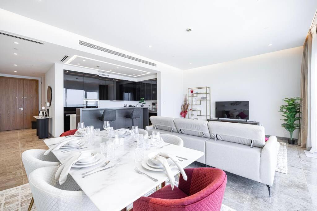 Private Beach - 4br - 8 Sleep - Pool - 180 Grades Sea & Ain View - Huge Balcony - Parking - Prime Location * Dubai