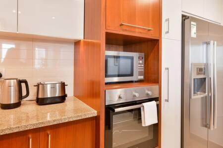Hospitalityexpert 2br In Downtown, Sleeps 5 Apartment