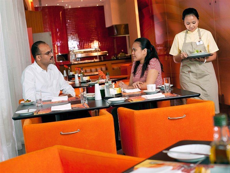 Ibis Mall Avenue Hotel 3*