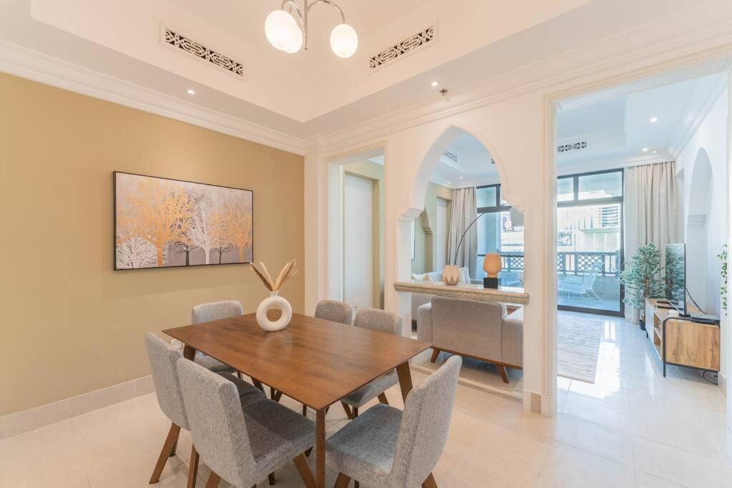 Traditional 2 Bedroom With Fountain View * Dubai