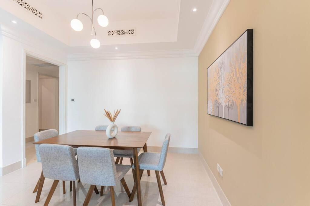 Traditional 2 Bedroom With Fountain View *