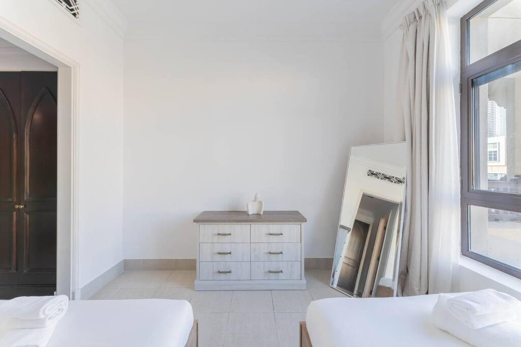 Traditional 2 Bedroom With Fountain View