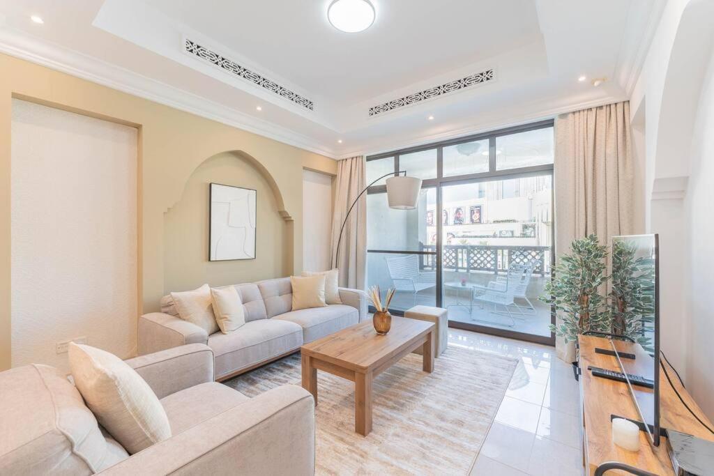 Apartment Traditional 2 Bedroom With Fountain View Dubai