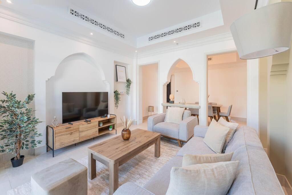 Traditional 2 Bedroom With Fountain View * Dubai