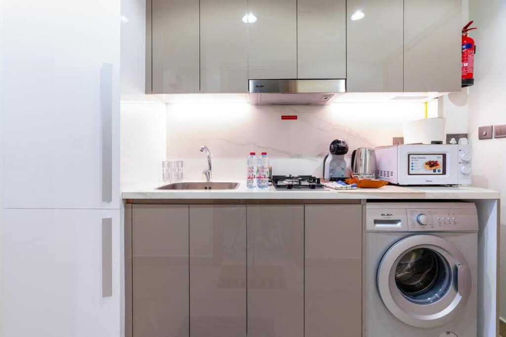 - 12min From Burj-khalifa - Azizi Riviera 26 Apartment