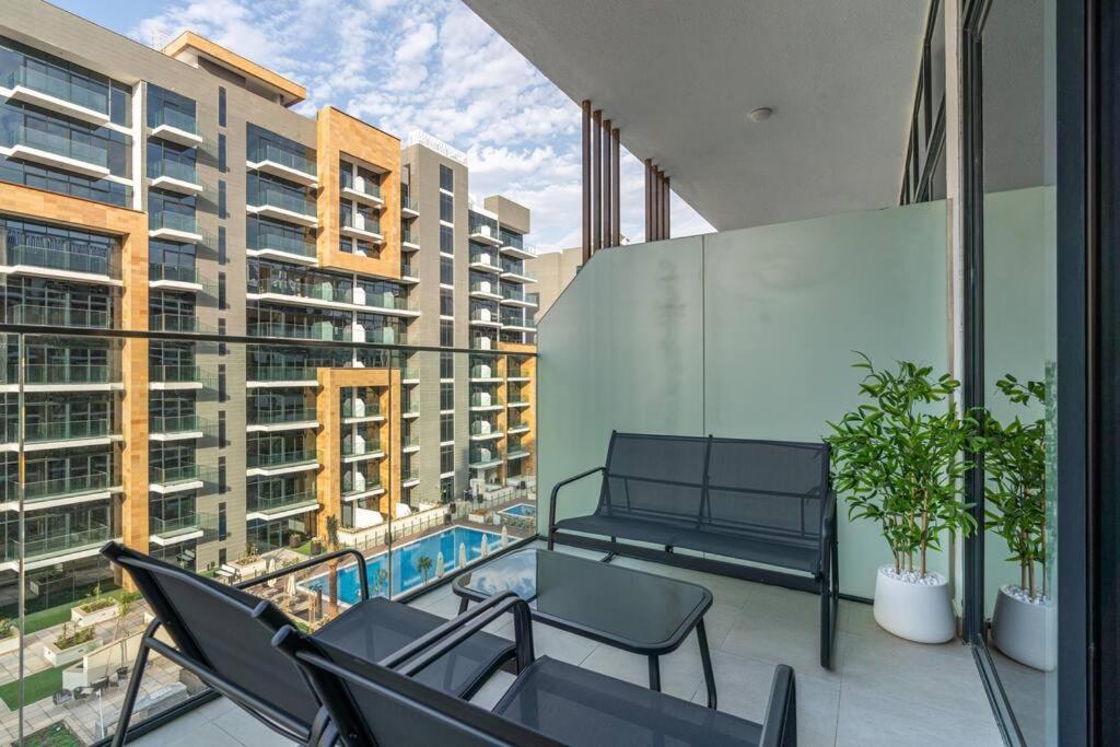 - 12min From Burj-khalifa - Azizi Riviera 26 Apartment Dubai