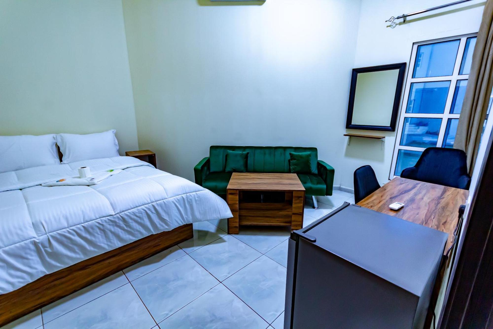 Relaxing Private In Compound Housing Near Burj Alarab 124 Dubai