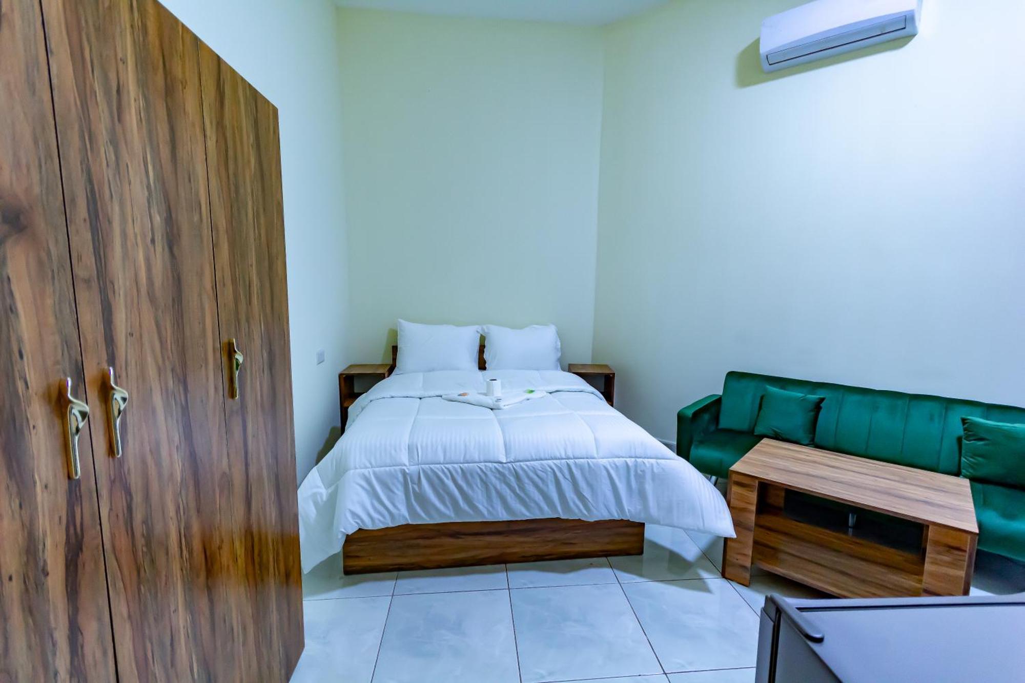 Homestay Relaxing Private In Compound Housing Near Burj Alarab 124 *