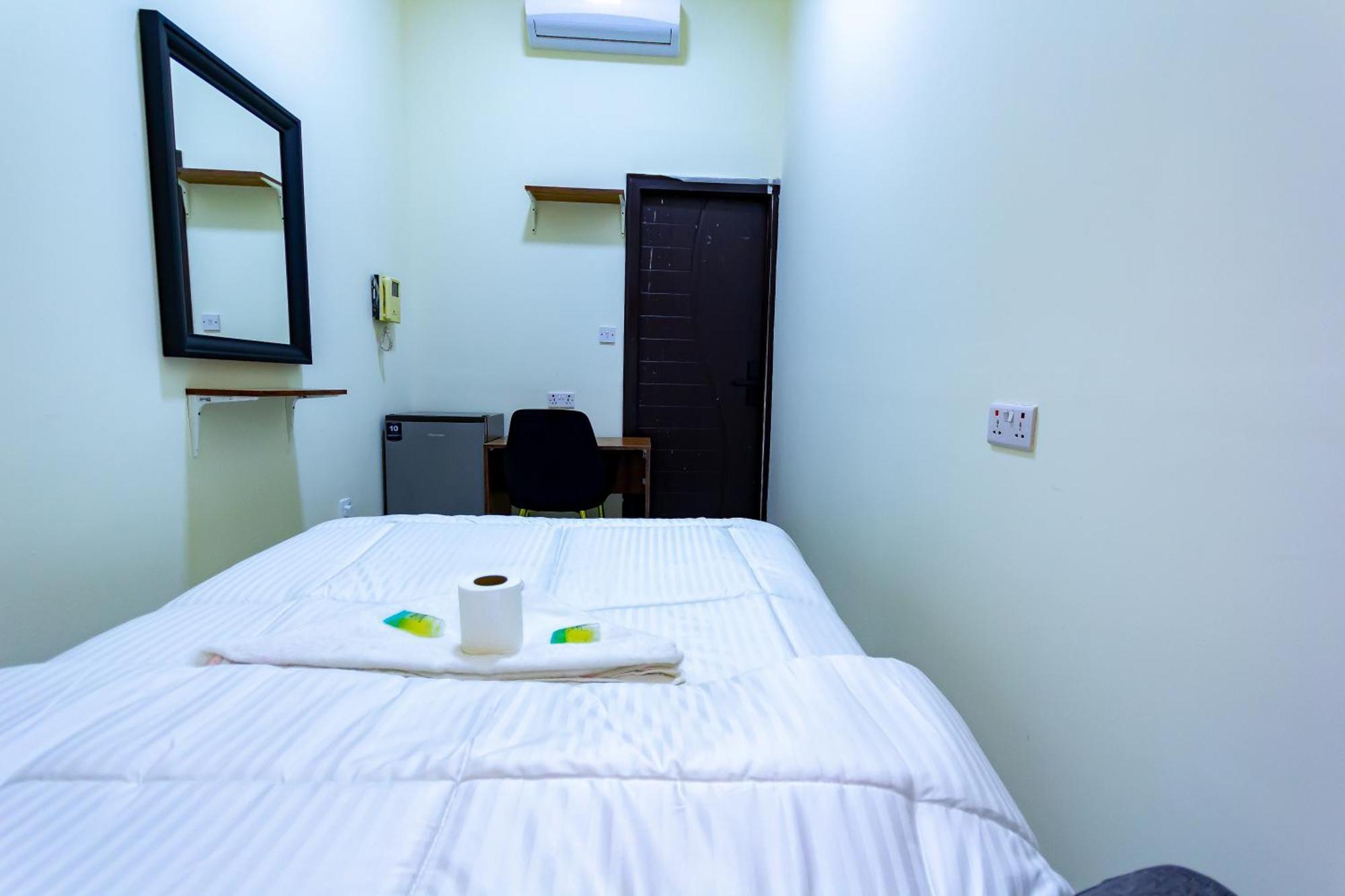 Homestay Relaxing Private In Compound Housing Near Burj Alarab 124 *