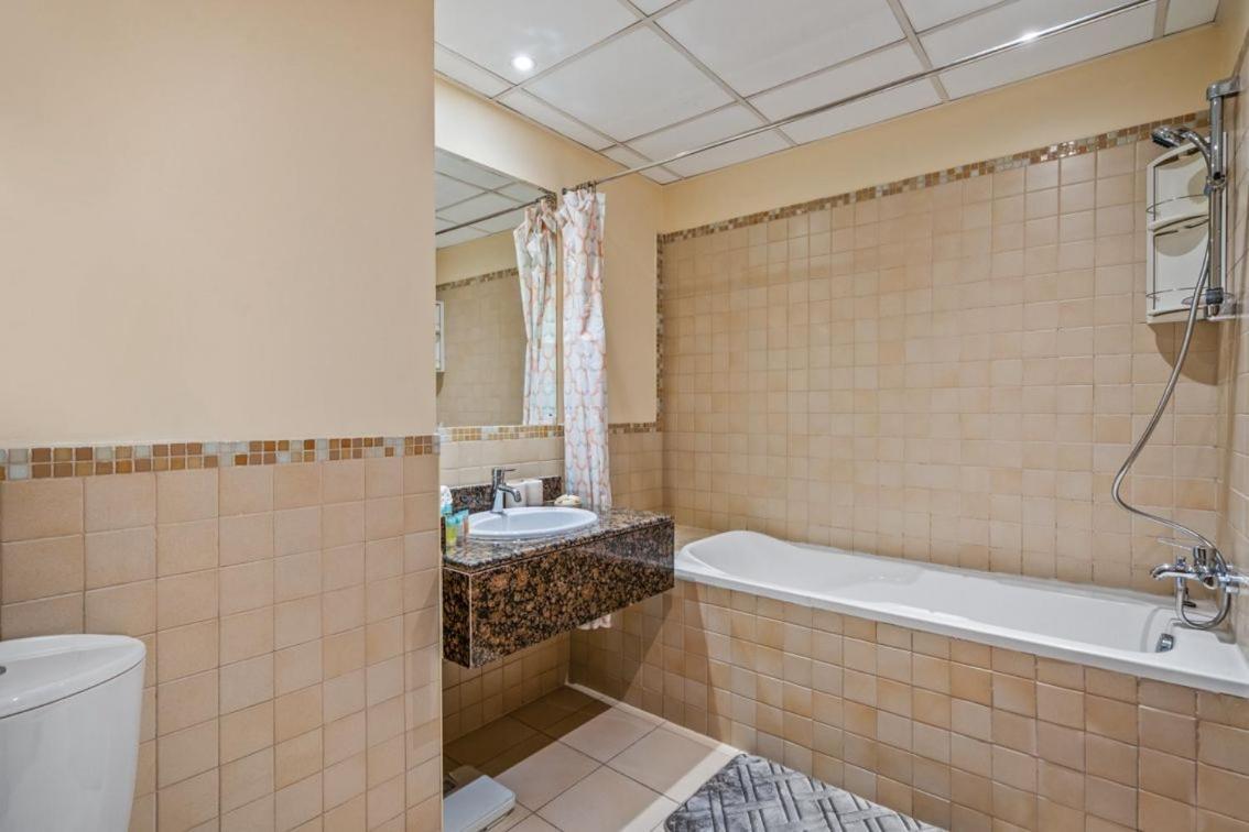 Stunning 4-bed Seaside - Your Perfect Ocean View Retreat!