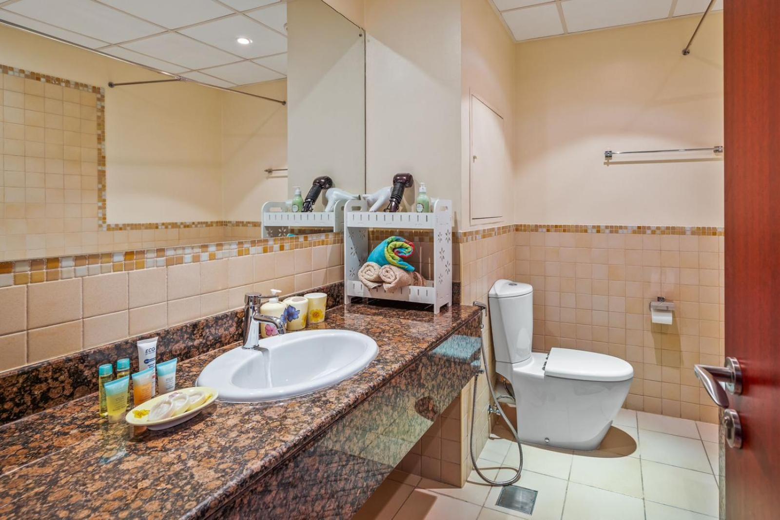 Apartment Stunning 4-bed Seaside - Your Perfect Ocean View Retreat!
