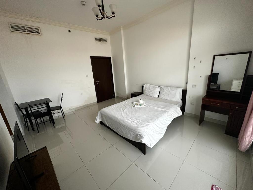 Cozy And Small Partitions For Men Guests In Apartment *