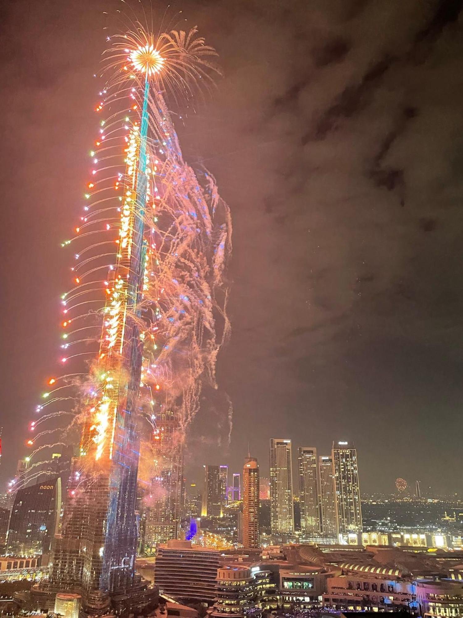 Prestige Living 2br With Full Burj Khalifa And Fountain View By Dubai