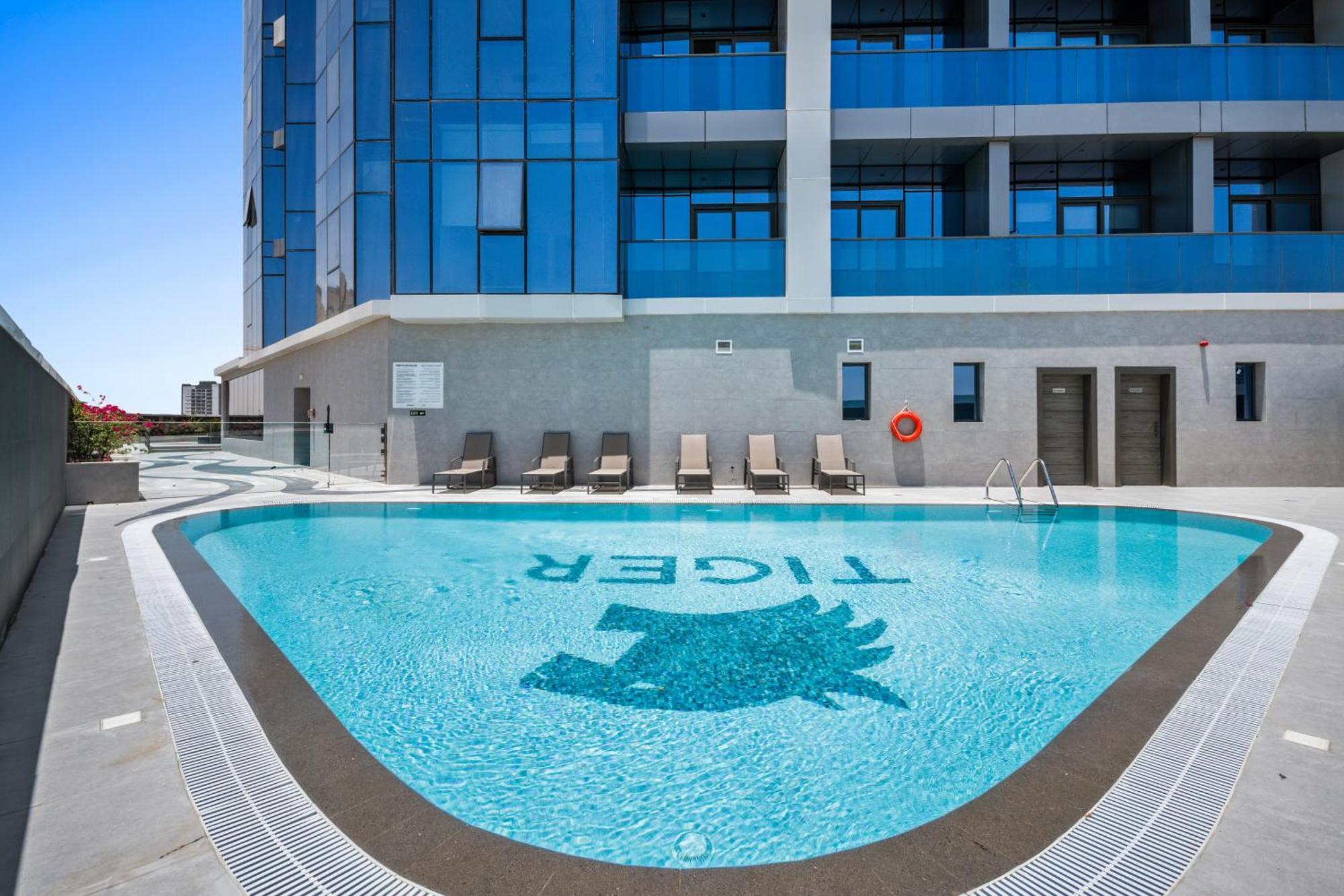 Apartment In Dubailand - Bright And Airy Dubai
