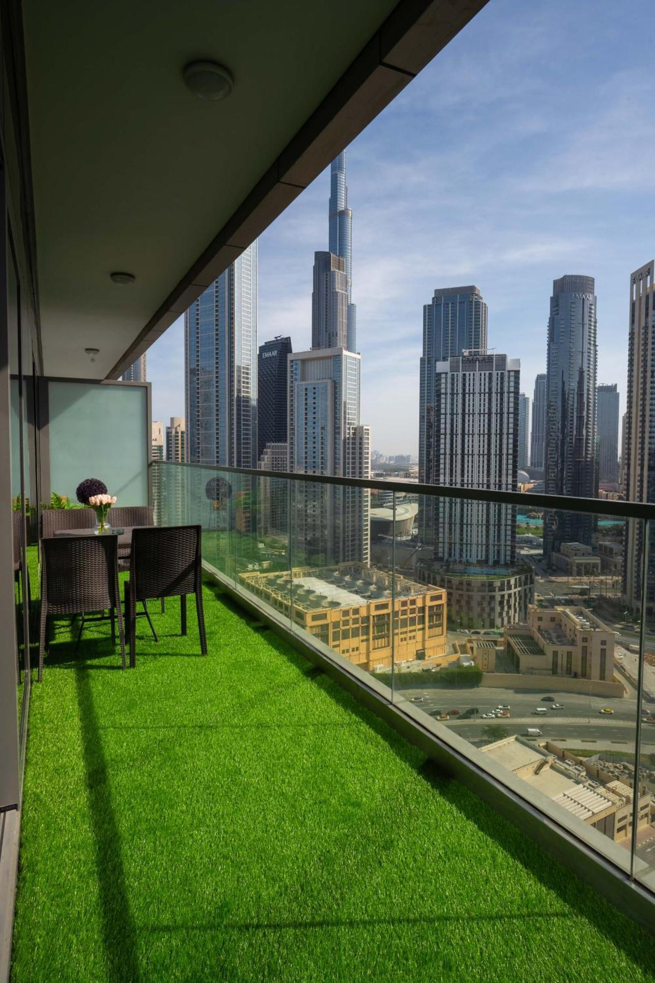 Burj Khalifa Views 2br With Infinity Pool Downtown Apartment Dubai