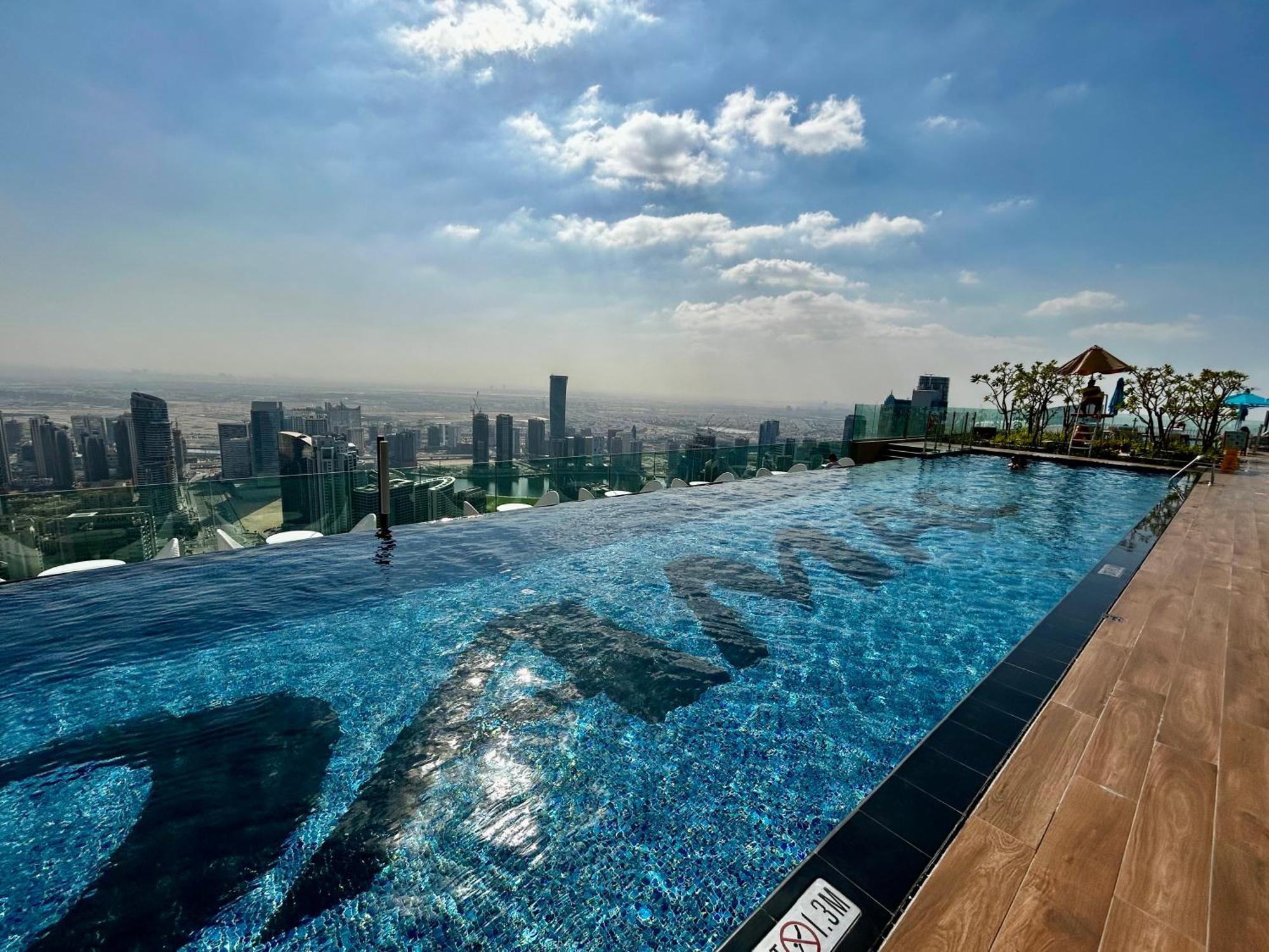 Burj Khalifa Views 2br With Infinity Pool Downtown Apartment *