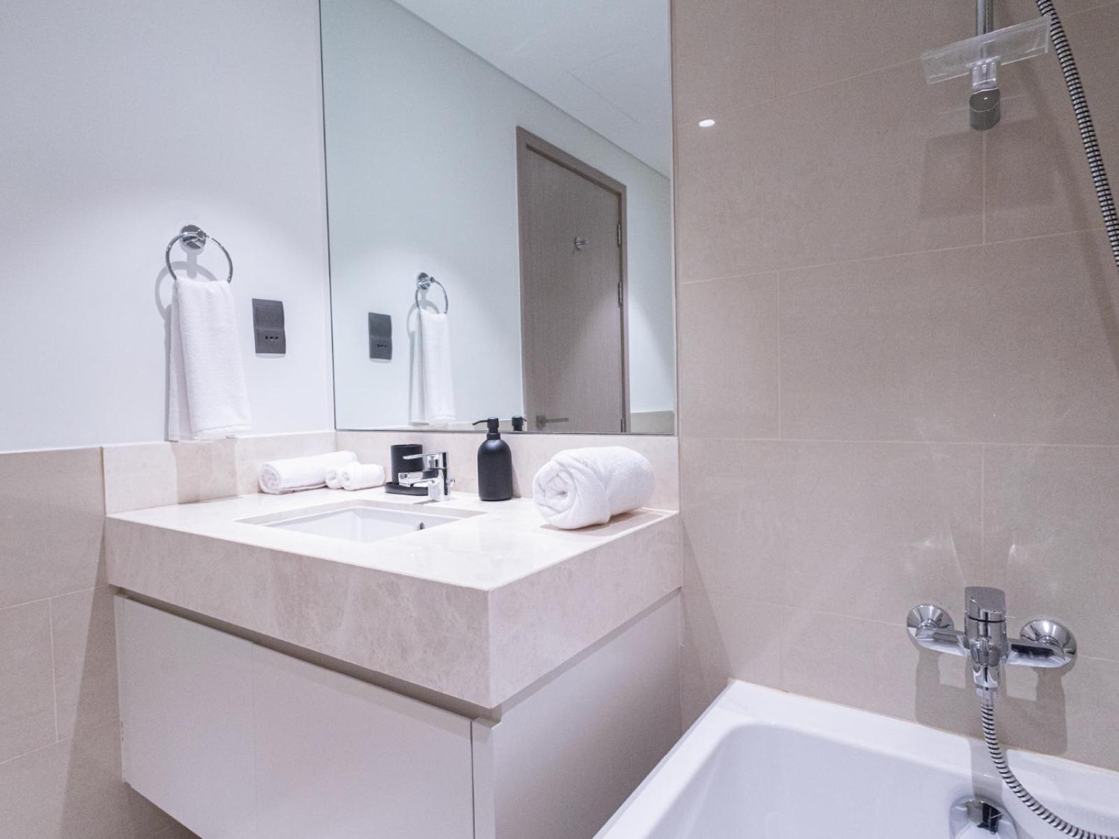 Mh- Act Tower - Downtown 1bhk-ref4102 * Dubai