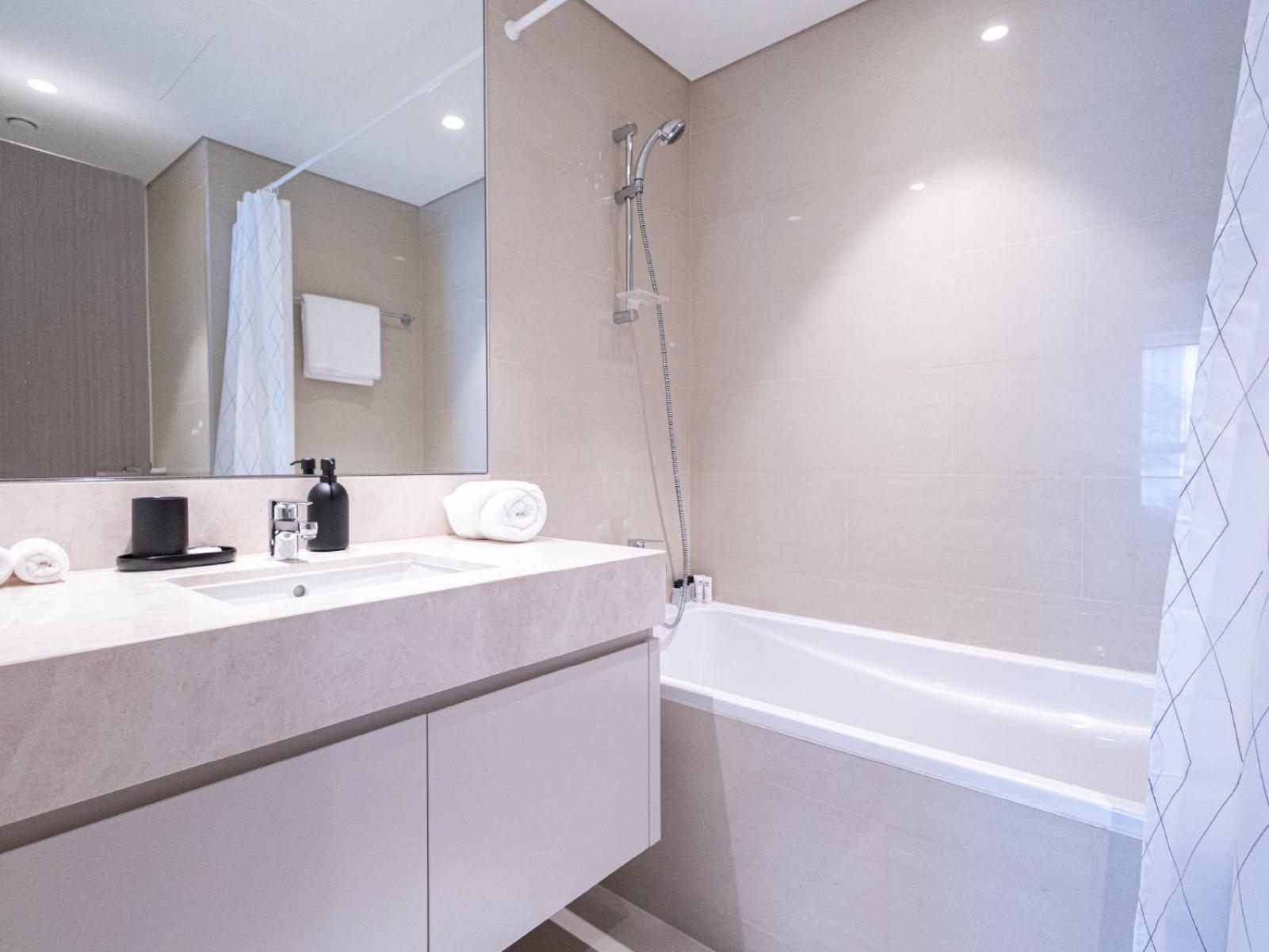 Mh- Act Tower - Downtown 1bhk-ref4102 Dubai