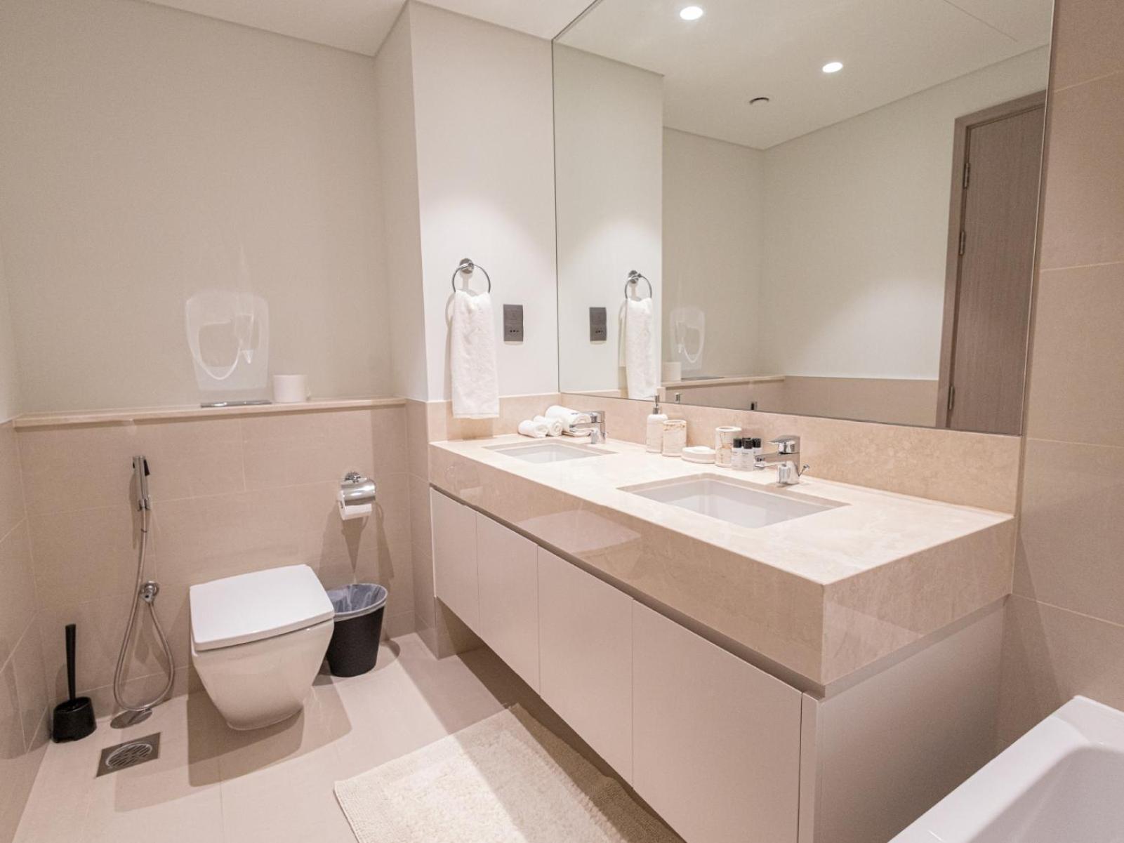 Mh - Act Tower - Downtown - Burj View 3bhk -ref4008 *