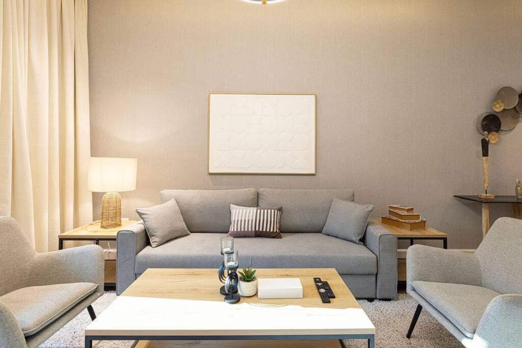 Prime Jvc Retreat 1-bed In Summer Season Community Apartment