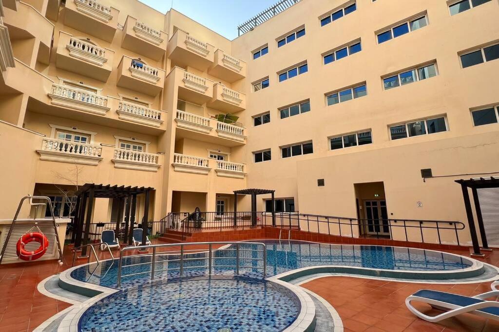 Prime Jvc Retreat 1-bed In Summer Season Community Apartment *