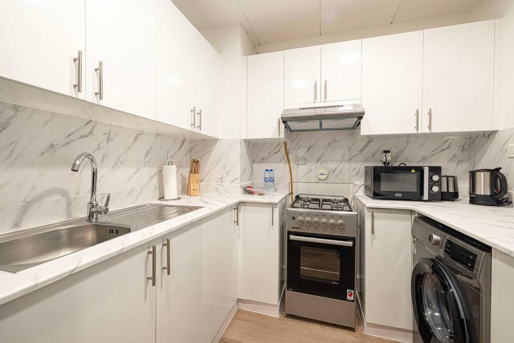 Prime Jvc Retreat 1-bed In Summer Season Community Apartment *