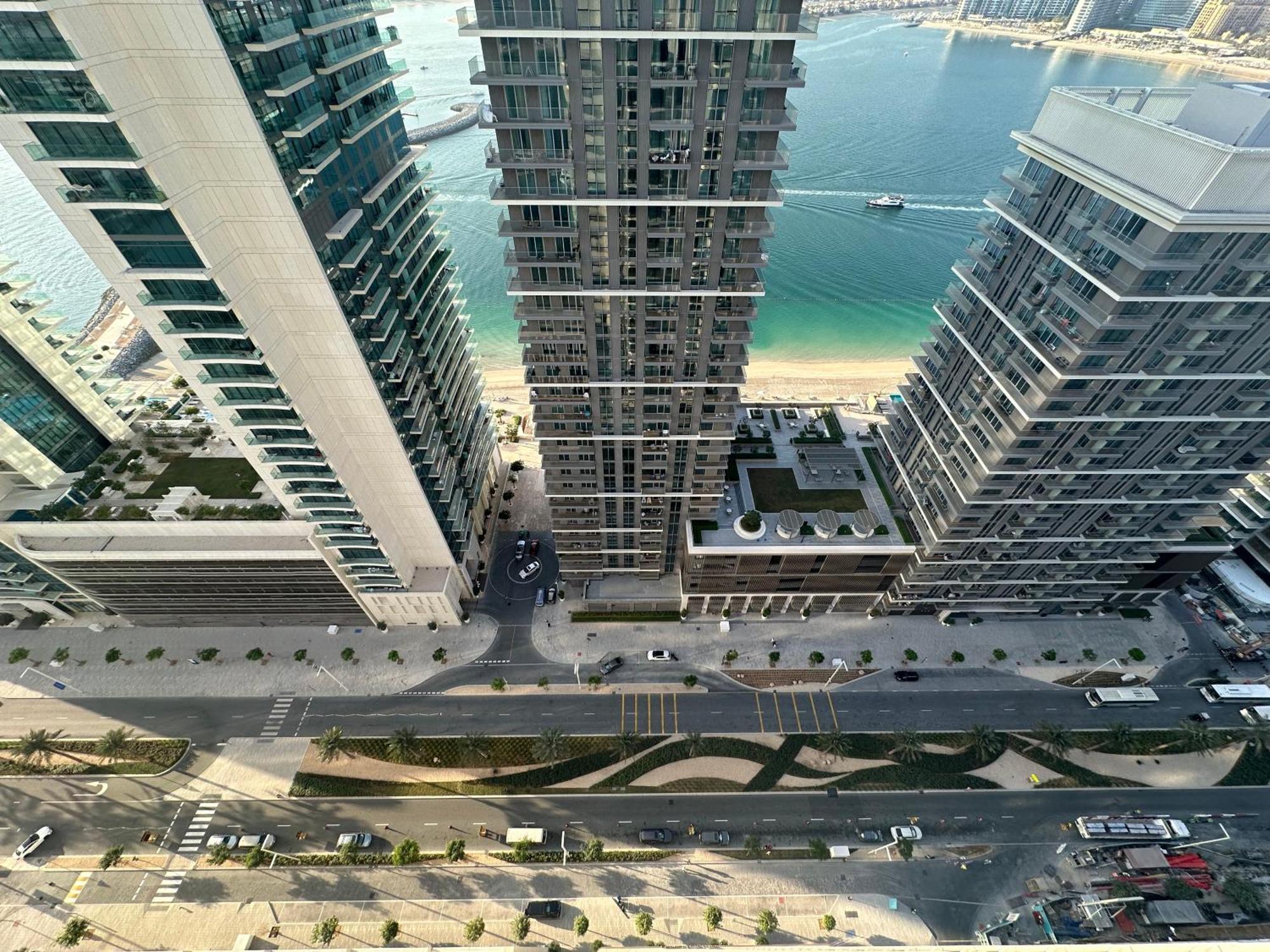 Apartment Manzil - 1br In Emaar Beachfront With Private & Marina Access Dubai