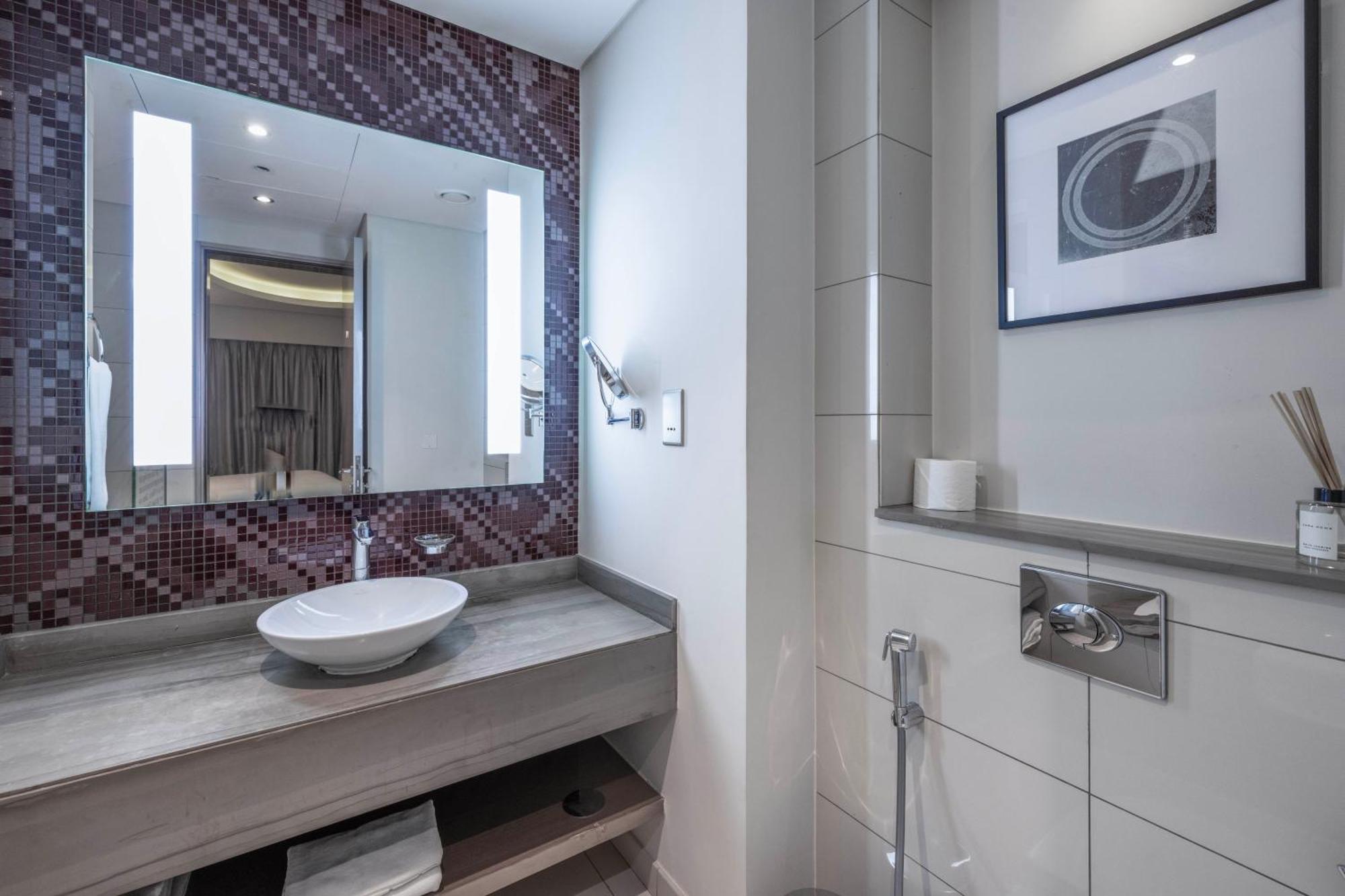 Paramount Towers - Elegant Apartment