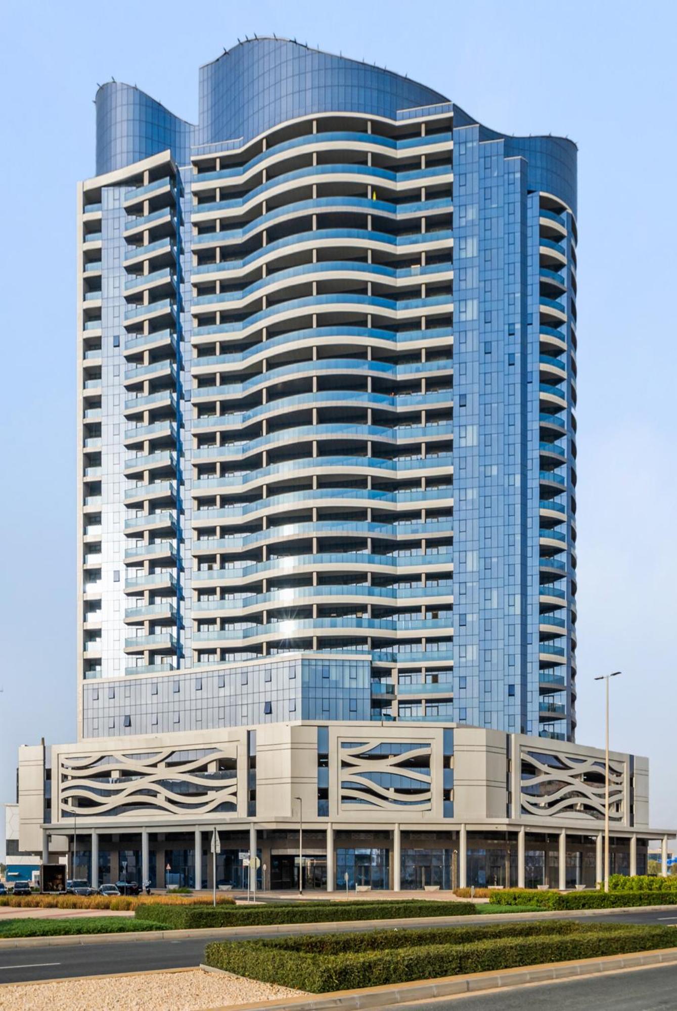 In Dubailand - Bright And Airy