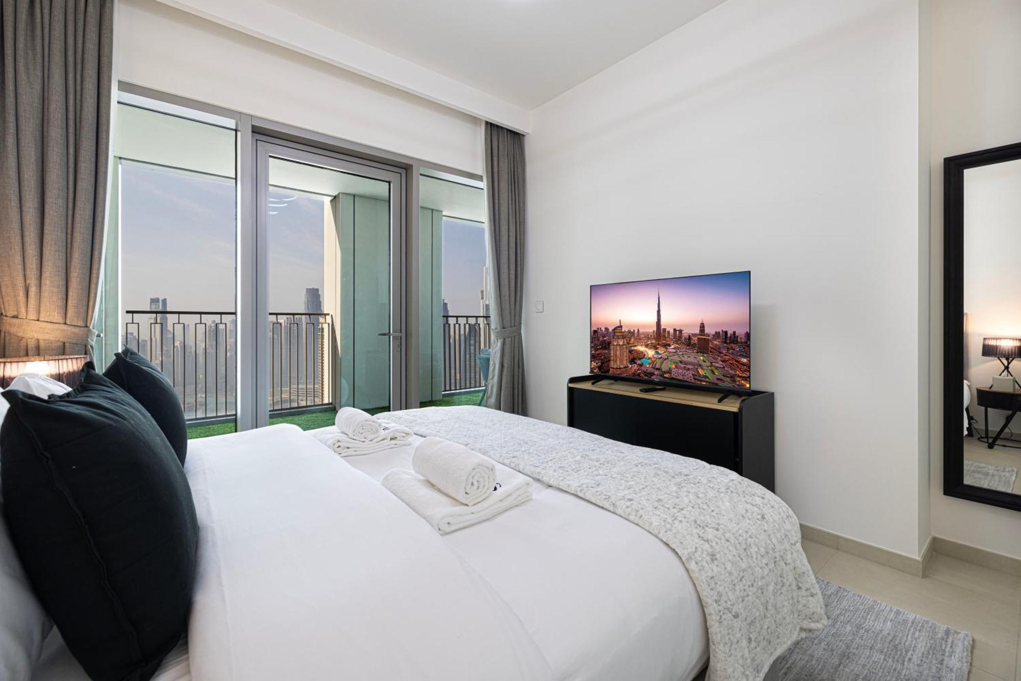 Smartstay At Downtown Views - Burj Khalifa View - Brand New Luxury Apartment *