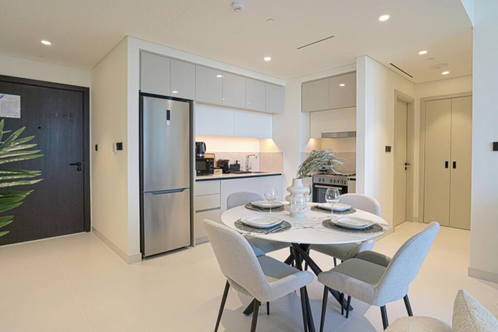 Higuests - Marina Vista Tower 2 Apartment