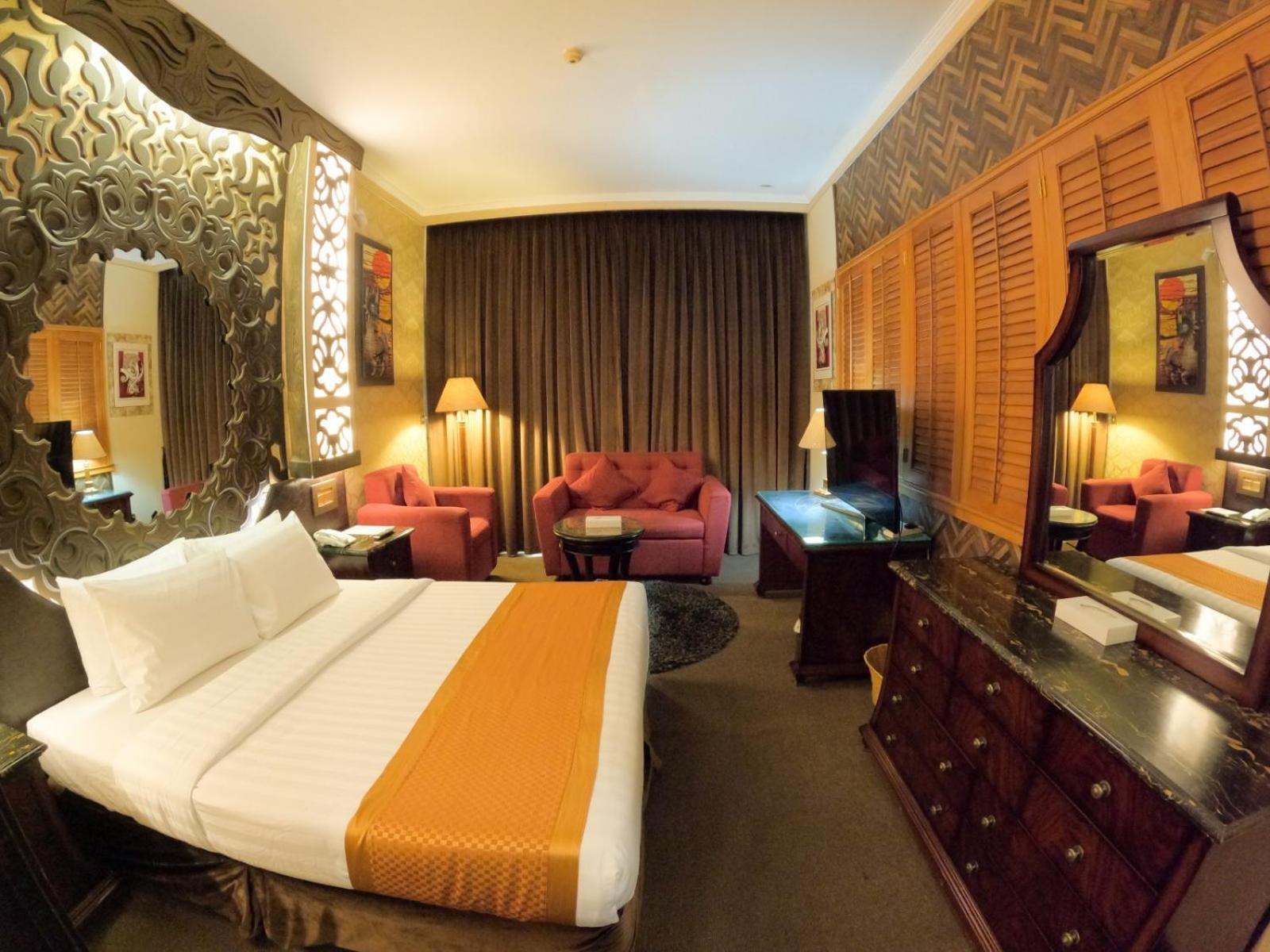 Knight Armour Hotel 4*