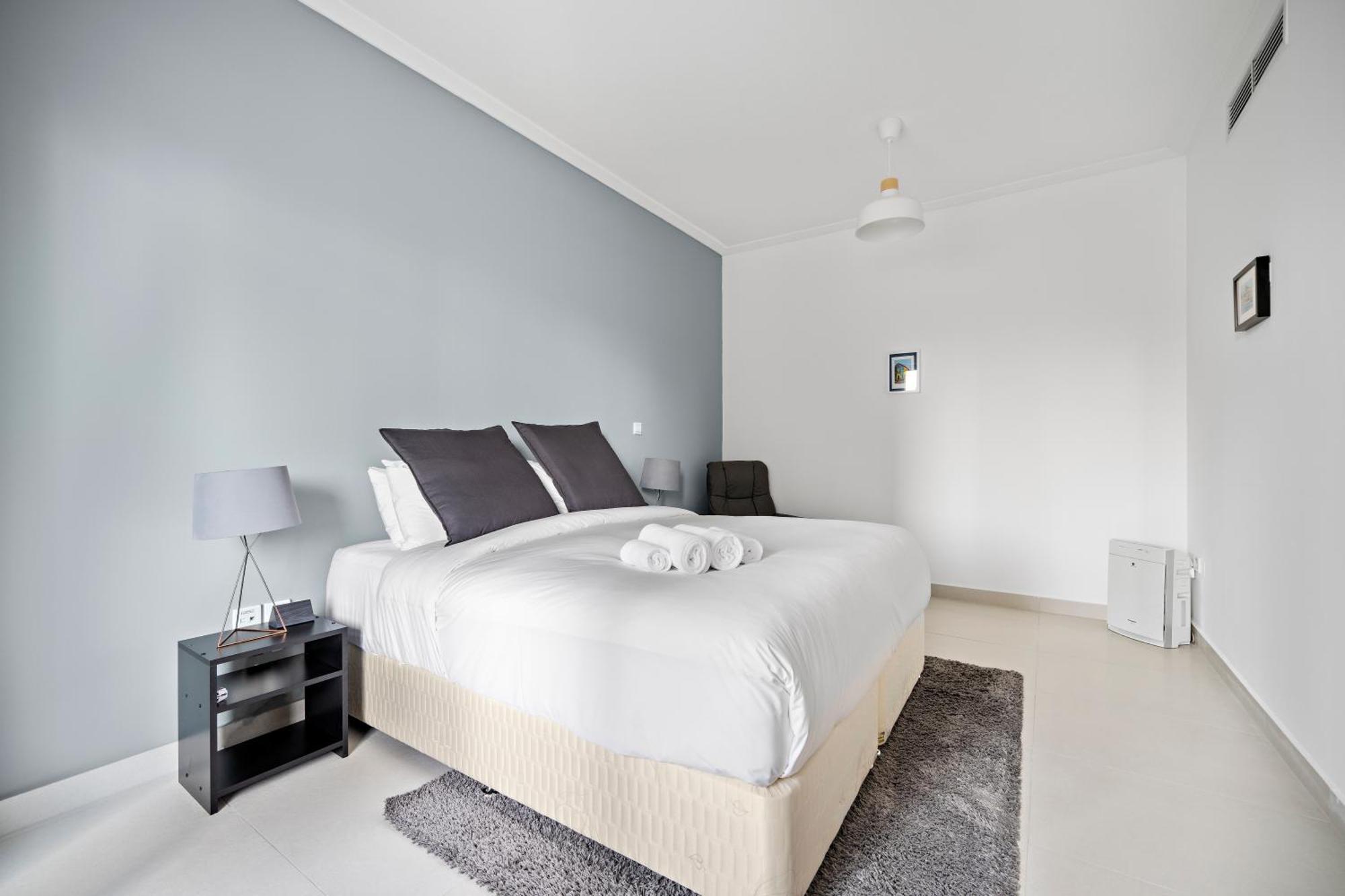 Spacious 1br Downtown * Dubai