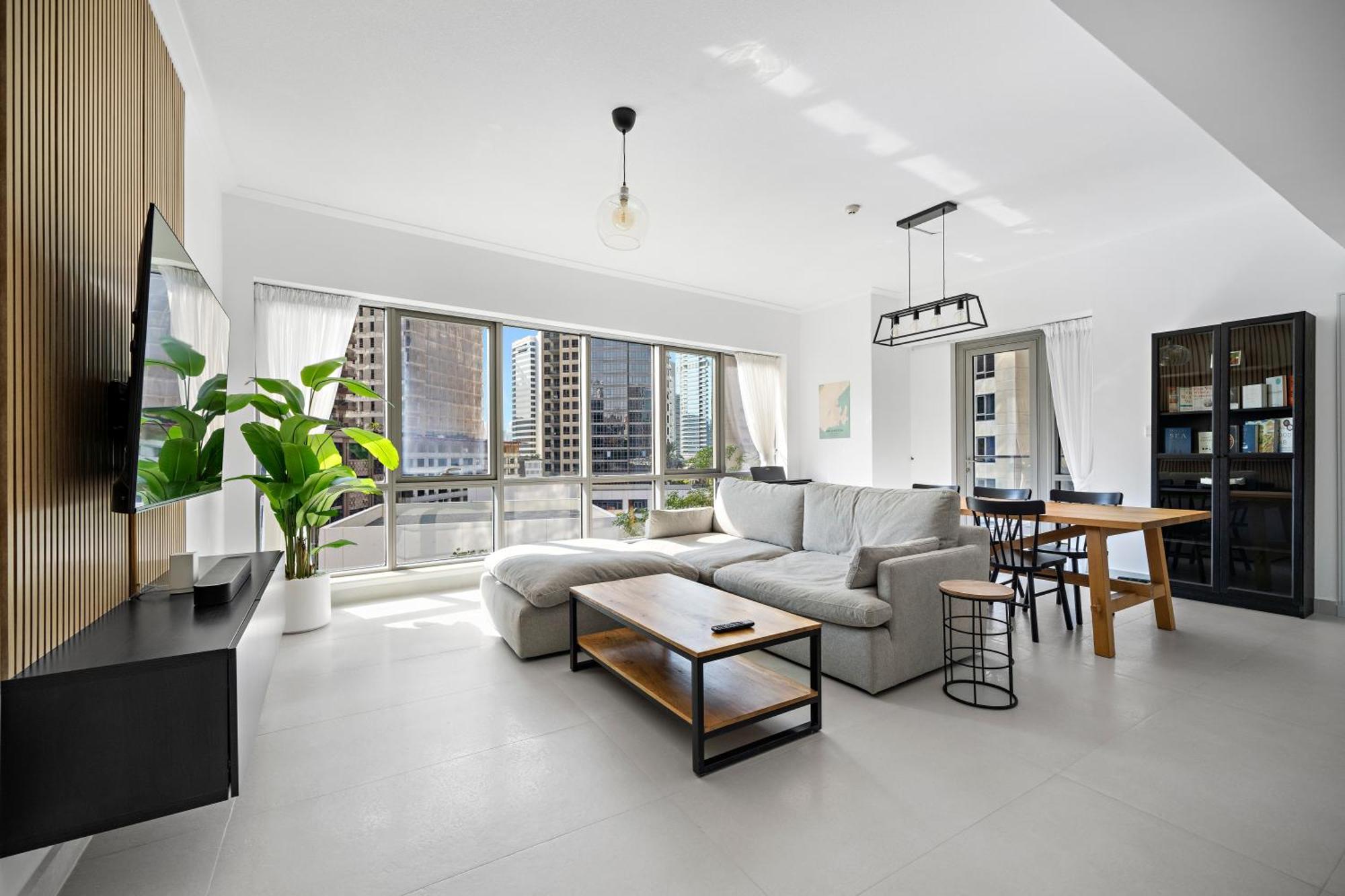 Spacious 1br Downtown Dubai