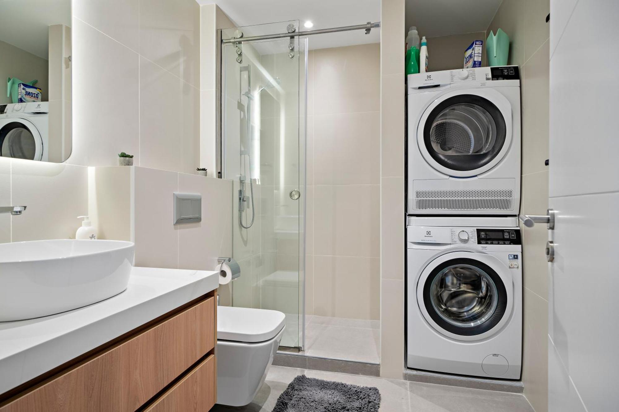 Spacious 1br Downtown *