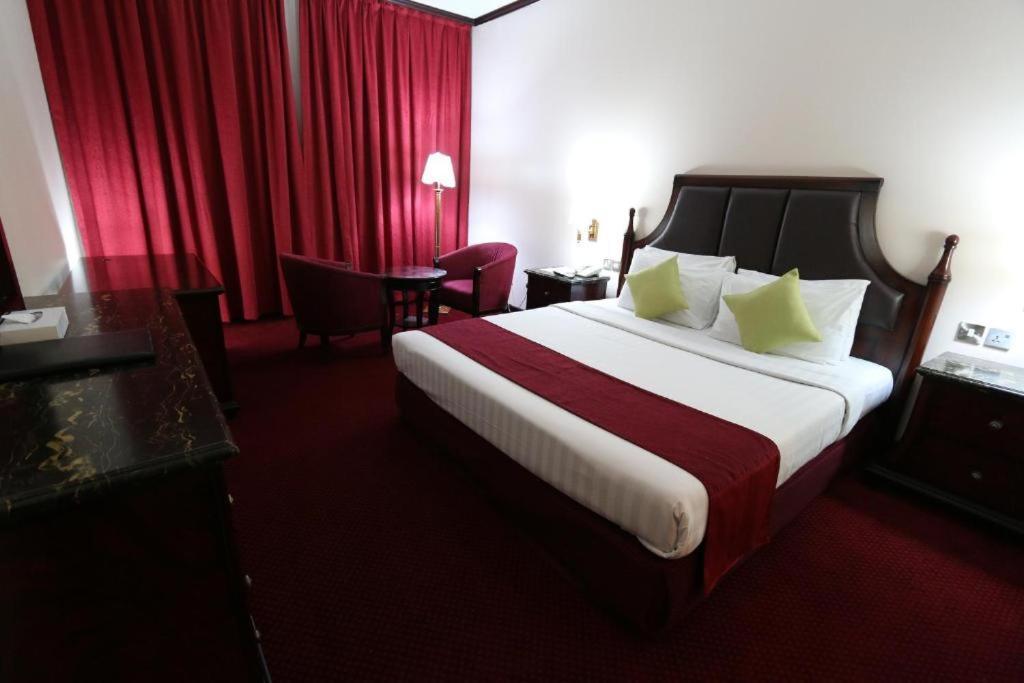 Knight Armour Hotel 4*