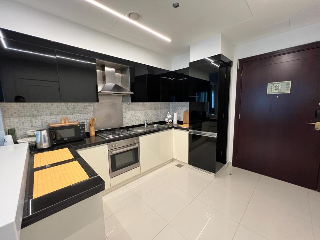 Stunning 1bedroom With Great Views In Downtown * Dubai