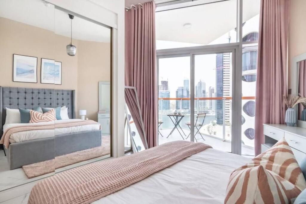 Lux Marasi Moods 2bd 7px Burj Khalifa & Canal Views *
