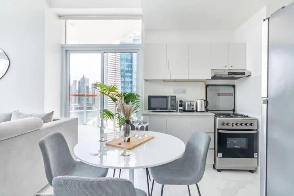 Lux Marasi Moods 2bd 7px Burj Khalifa & Canal Views Dubai