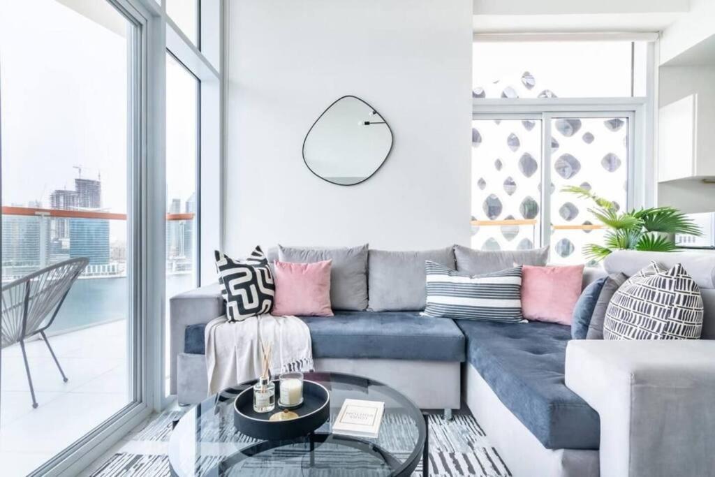 Lux Marasi Moods 2bd 7px Burj Khalifa & Canal Views *