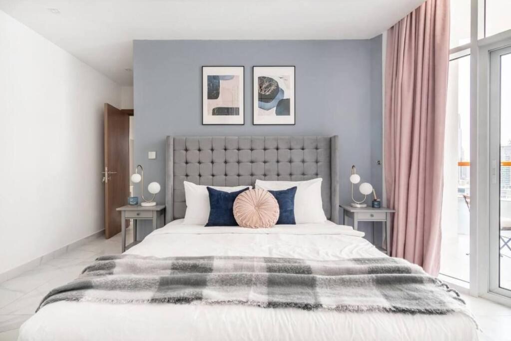 Lux Marasi Moods 2bd 7px Burj Khalifa & Canal Views *