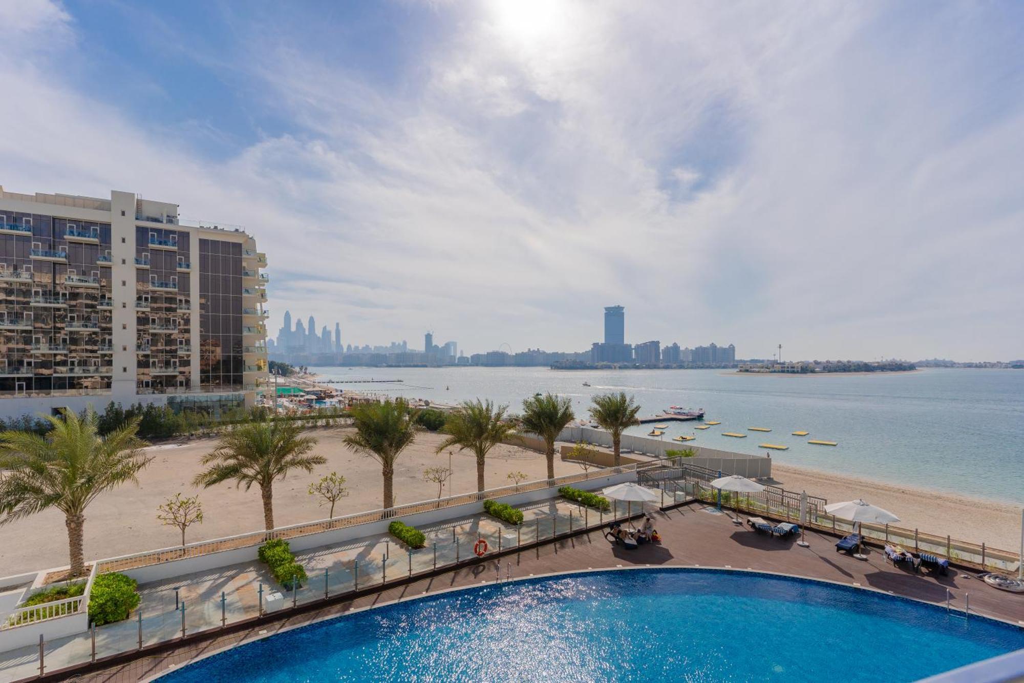 Daniels Sea View 2br In Mina Azizi The Palm * Dubai