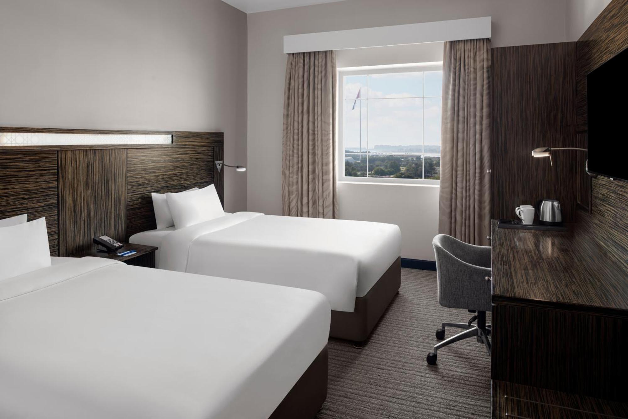 Hotel Express Dubai, Jumeirah By Ihg 3*