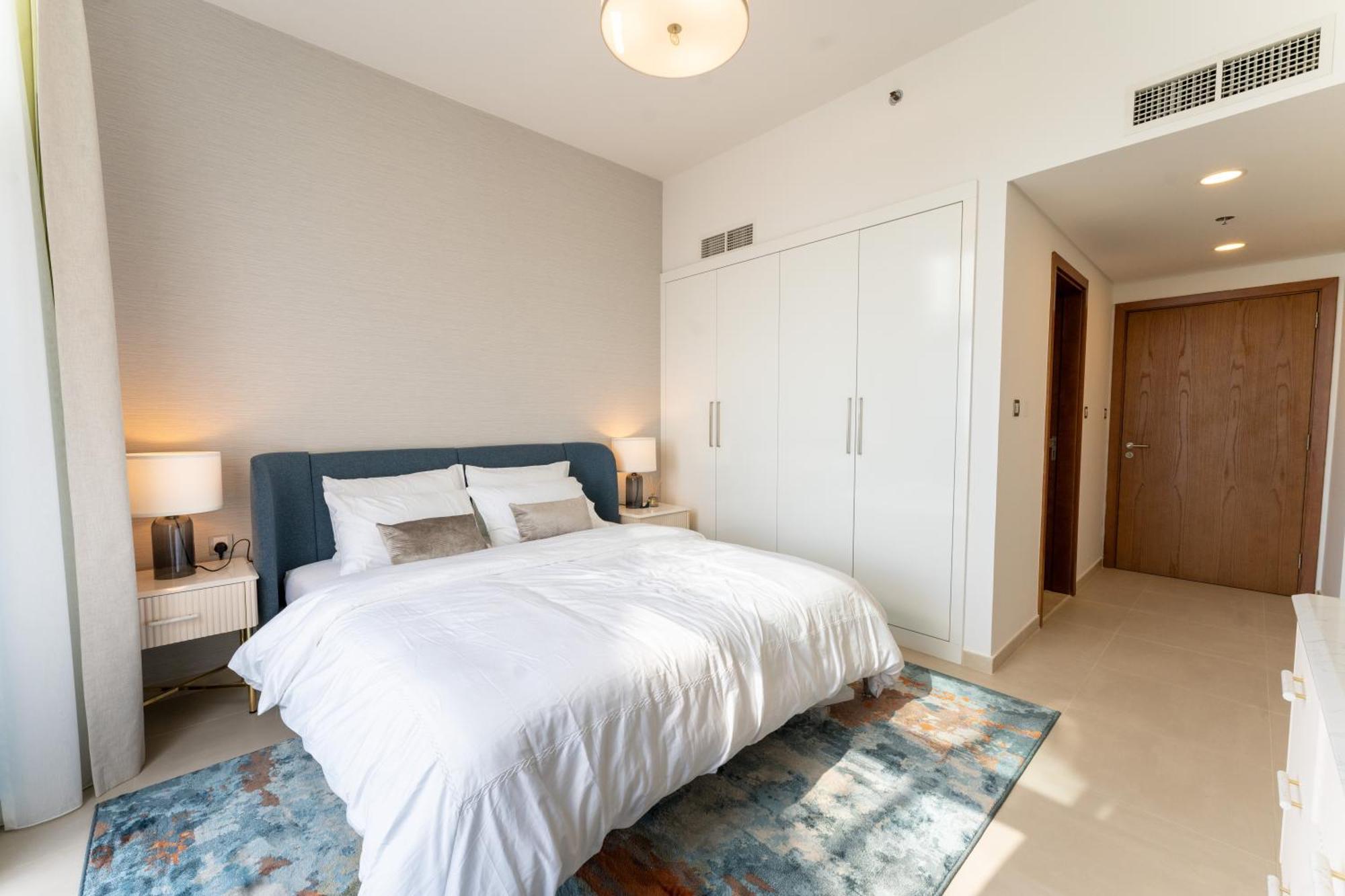 Luxury Mina Azizi Palm Jumeirah-private Beach Apartment *