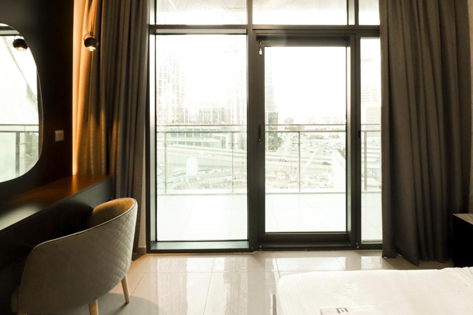 Stunning One Bedroom Near Business Bay Metro By Ezytrac Dubai